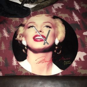 Marilyn Monroe clock